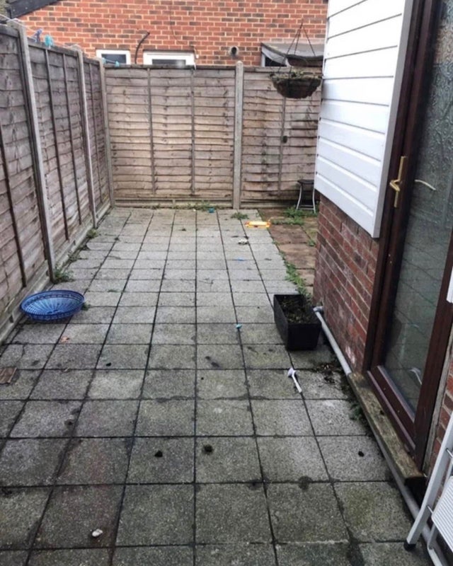 Flat Cassiobury Road in Greater London