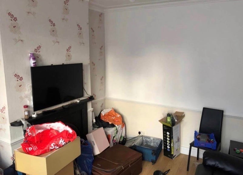 Flat Cassiobury Road in Greater London