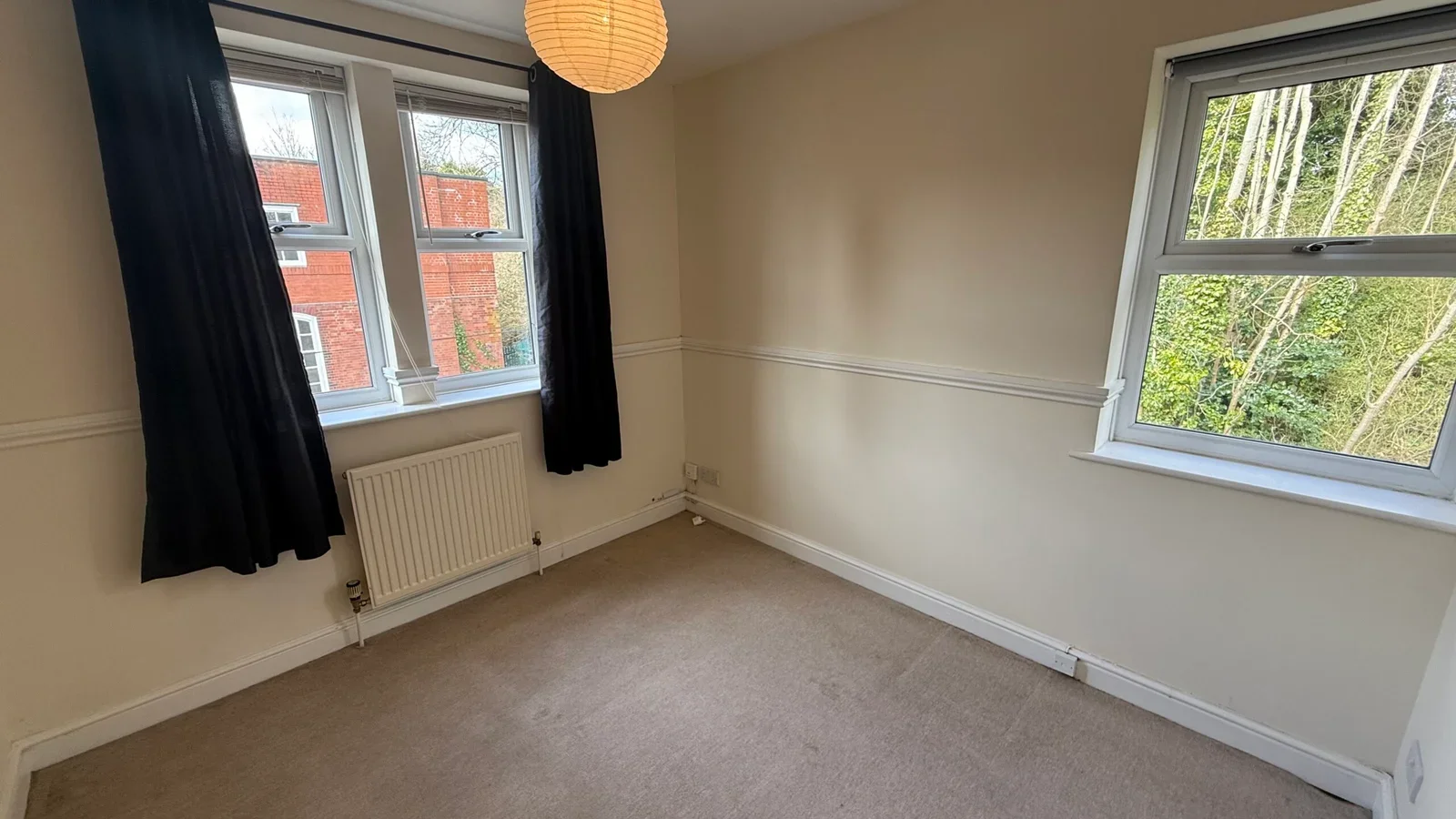 Flat Eastfield Road in Bristol