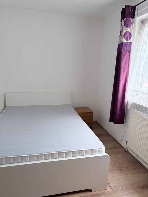 Room Boneta Road in Greater London