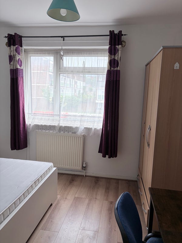 Room Boneta Road in Greater London