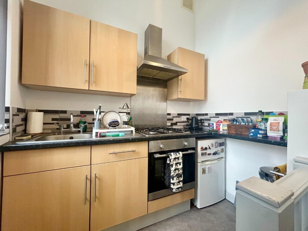 Flat Elm Grove in Brighton