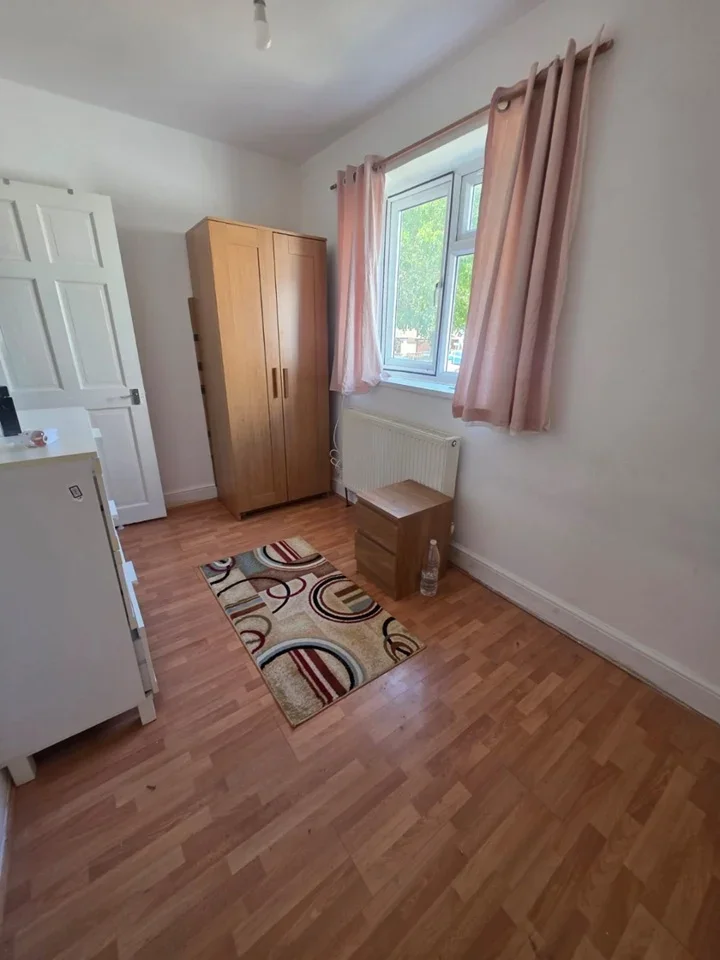 House Manford Way in Greater London