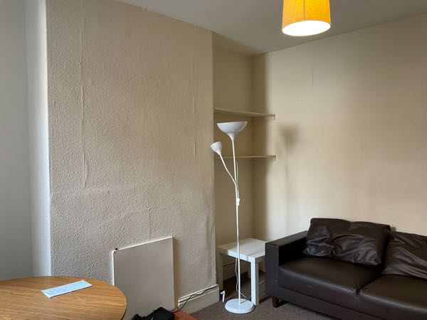 Room Balfour Road in Nottingham