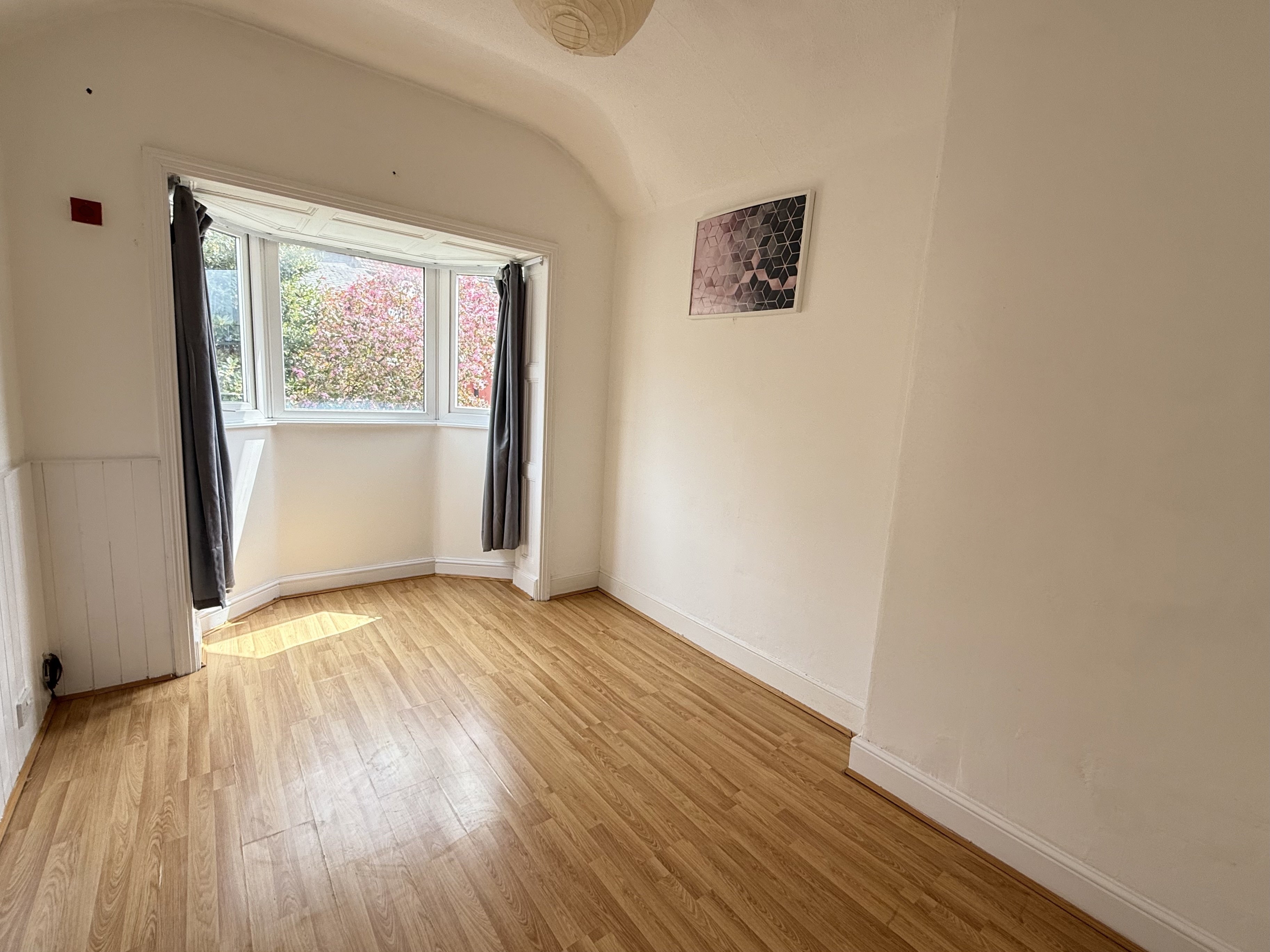 Flat Raleigh Road in Exeter