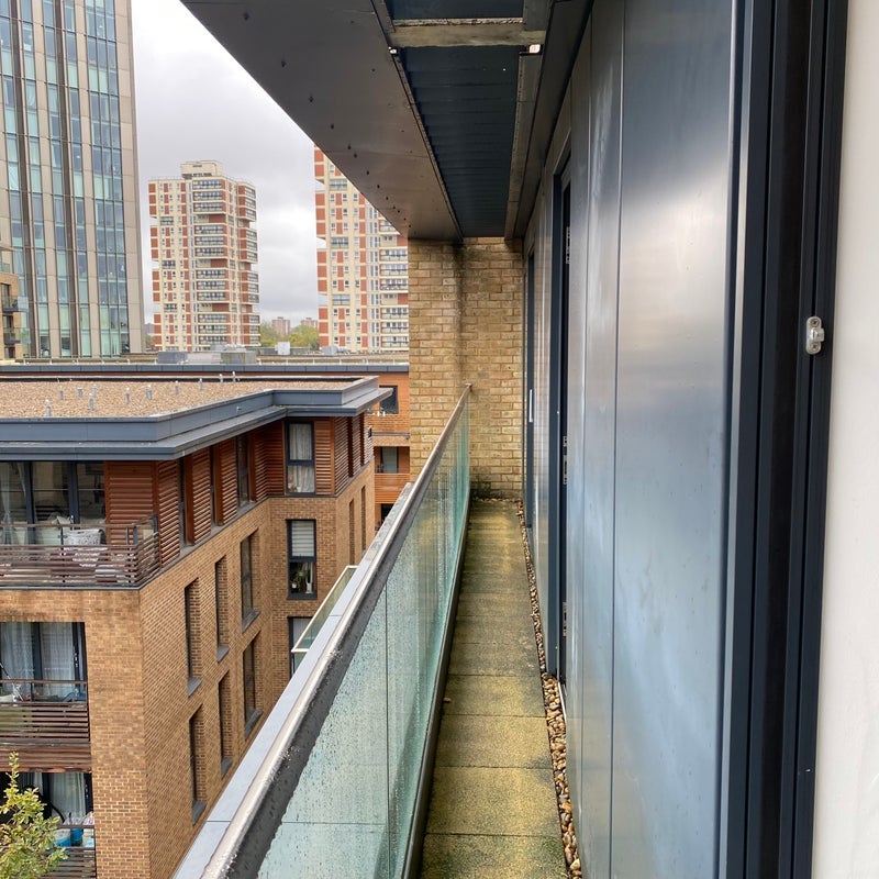Flat Albatross Way in Greater London