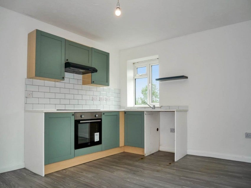 Flat Samuels Tower in Chatham