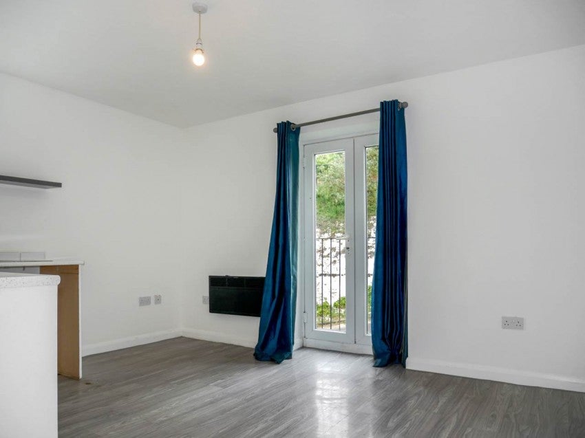 Flat Samuels Tower in Chatham