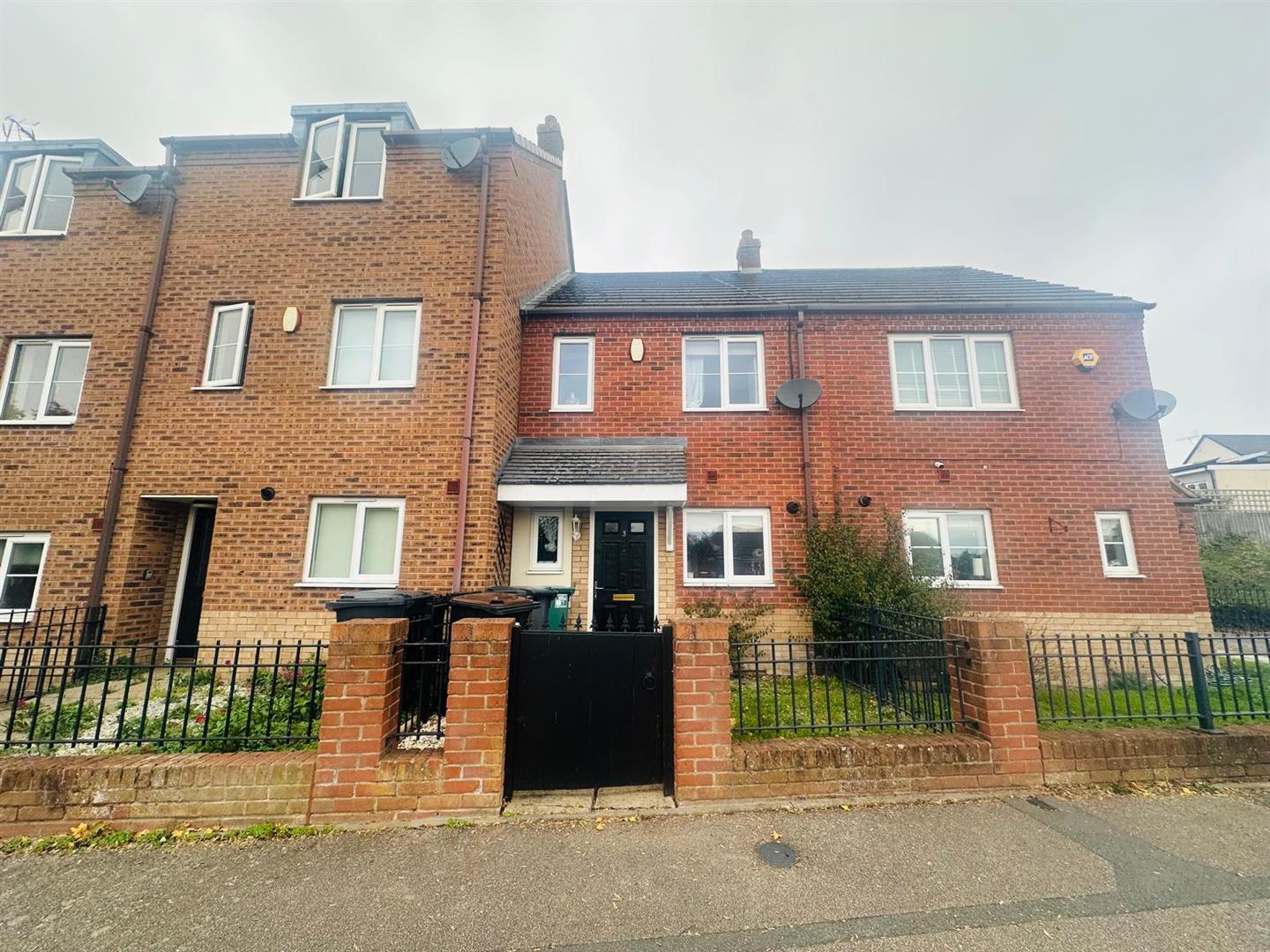 House Spruce Road in Nuneaton and Bedworth