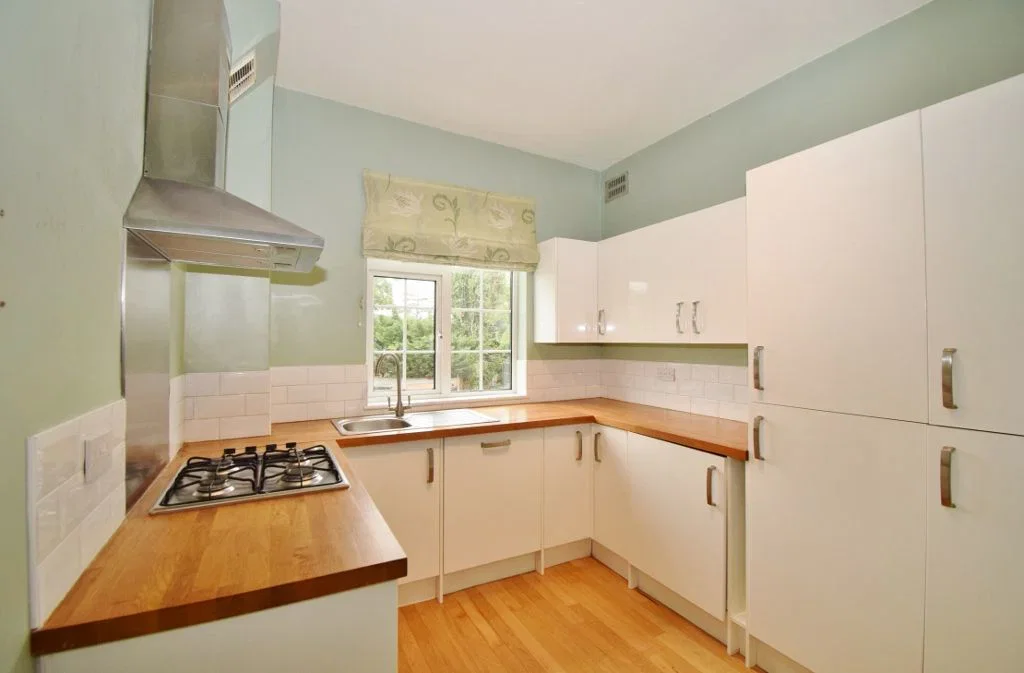 Flat Pinner Green in Greater London