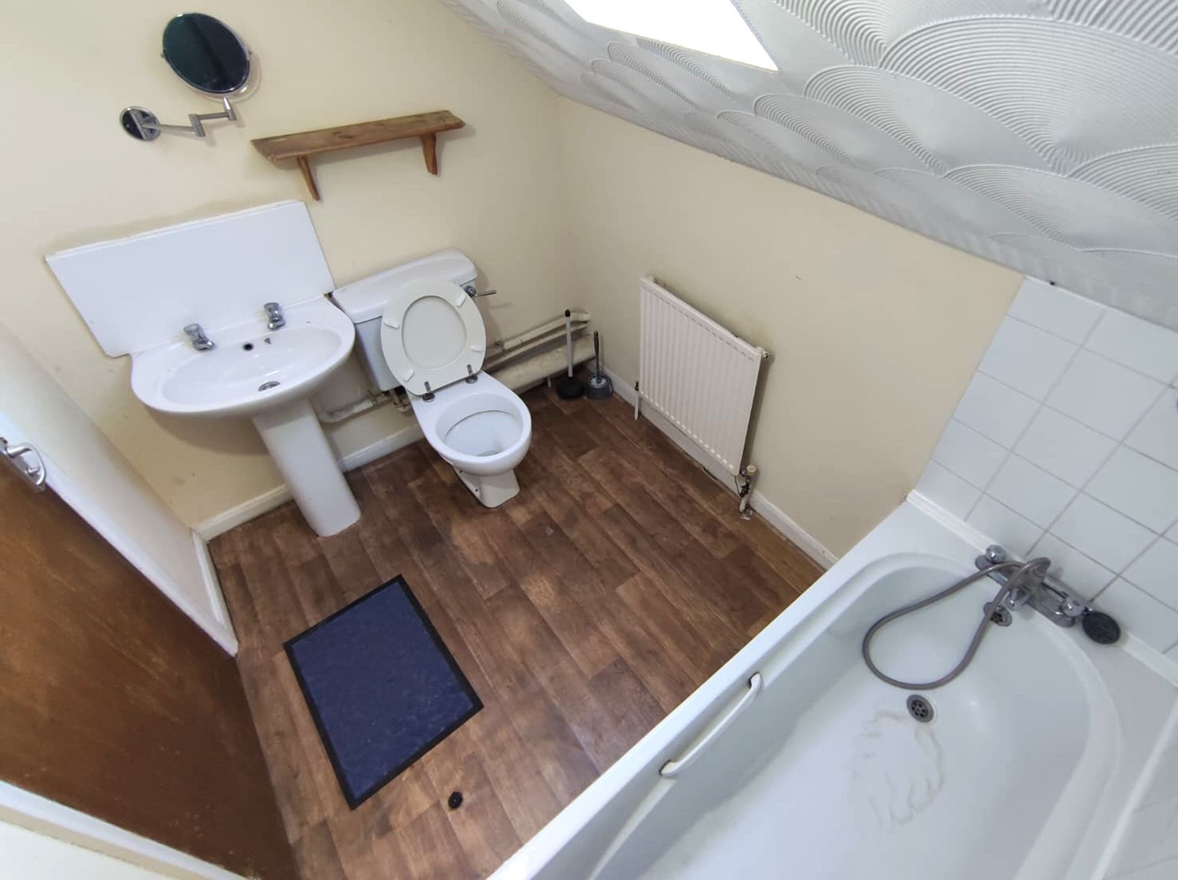 Flat Manpreet Court in Greater London