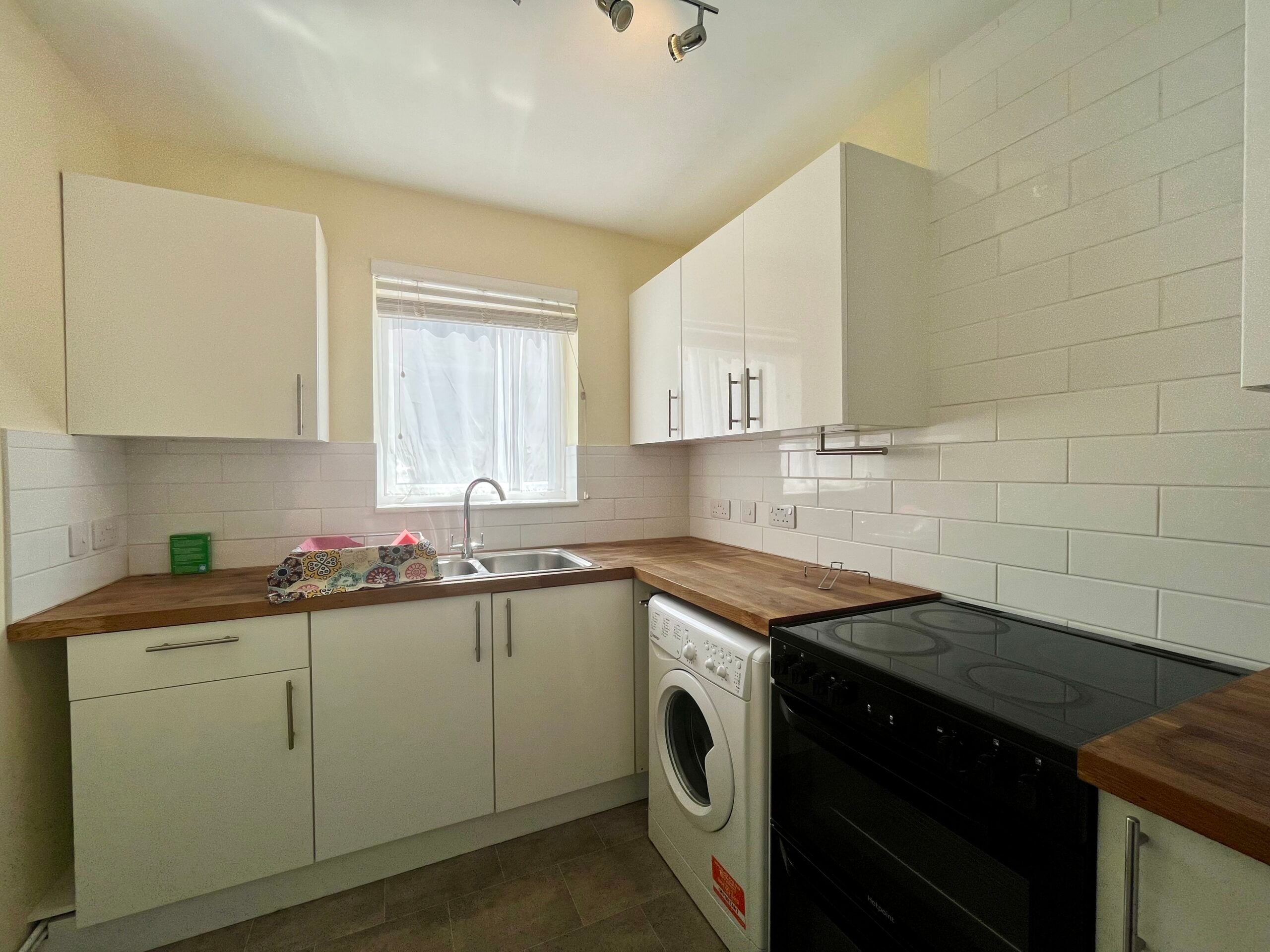 Flat Flamborough Close in Peterborough