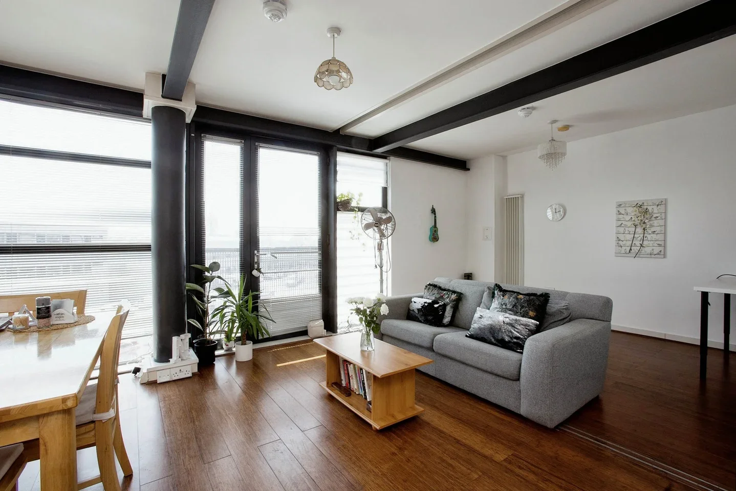 Flat Cam Road in Greater London