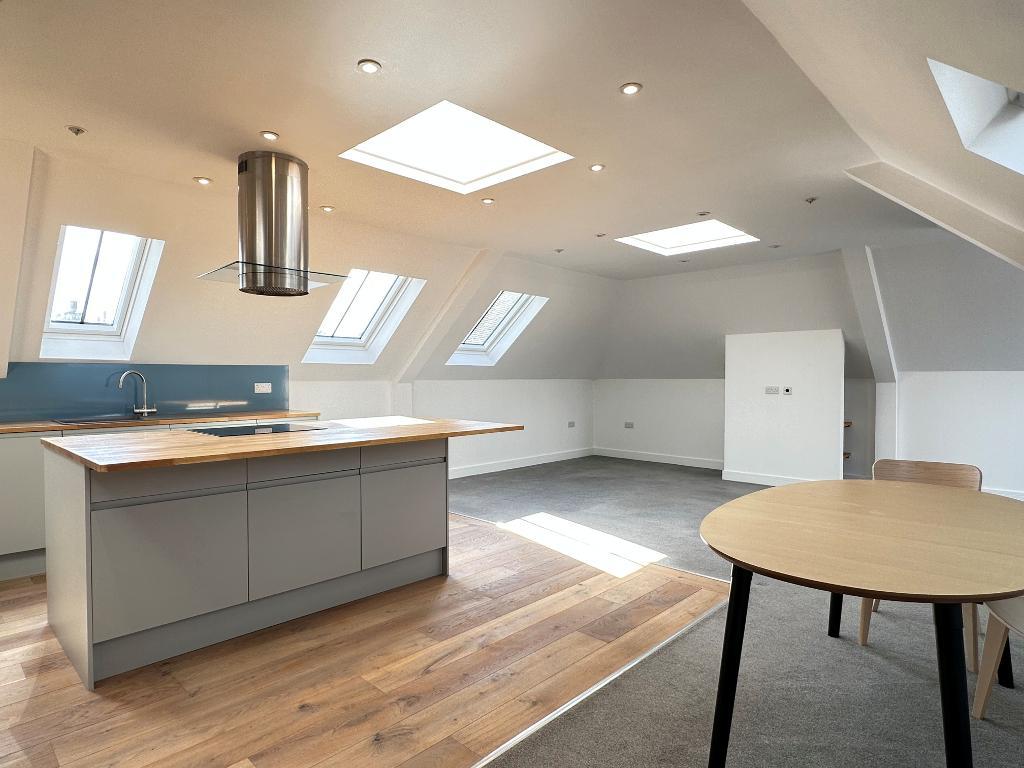 Flat Wykeham Close in Steyning