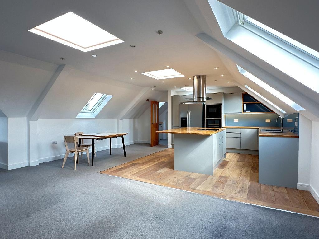 Flat Wykeham Close in Steyning