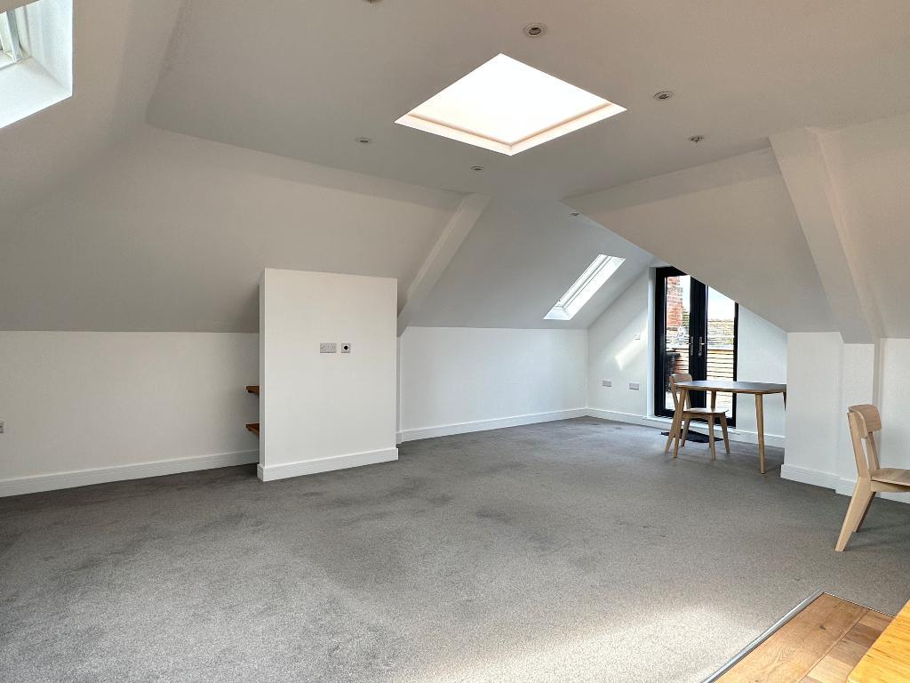 Flat Wykeham Close in Steyning