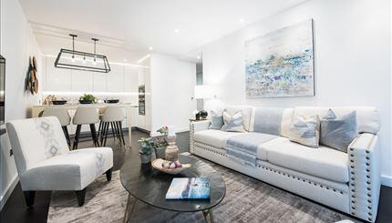Flat Ponton Road in Greater London