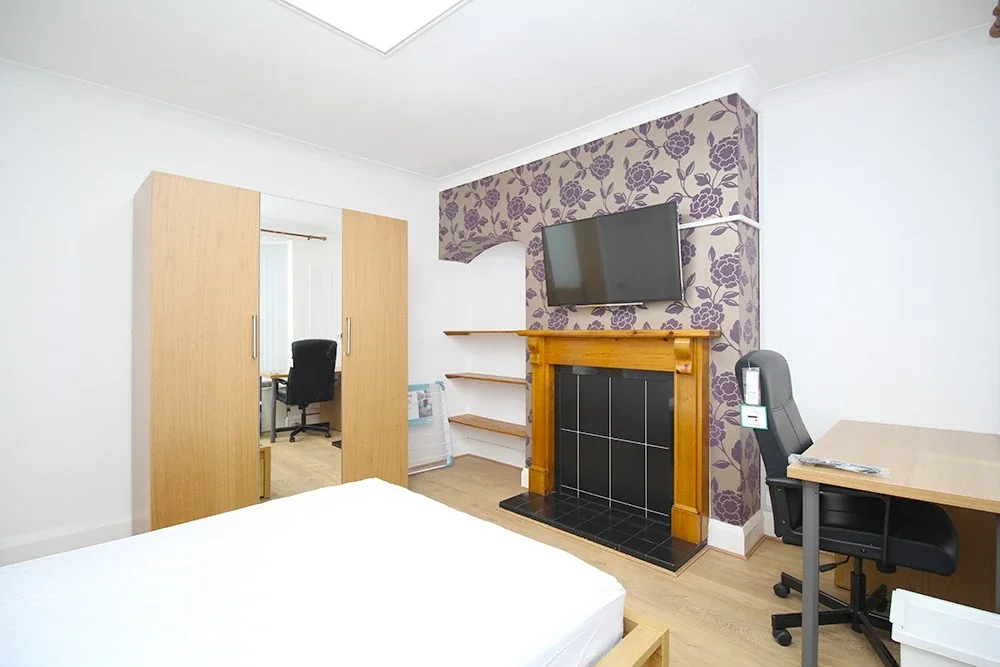 Room Forest Road in Charnwood