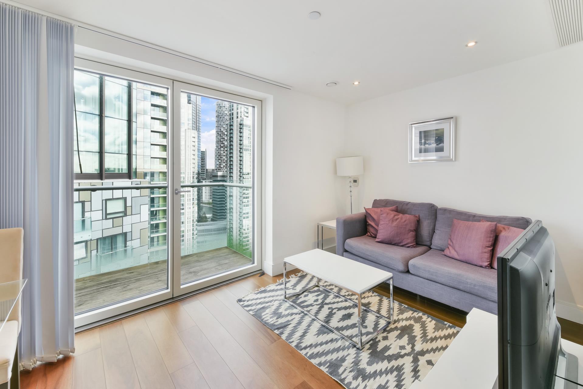 Flat Lincoln Plaza in Greater London