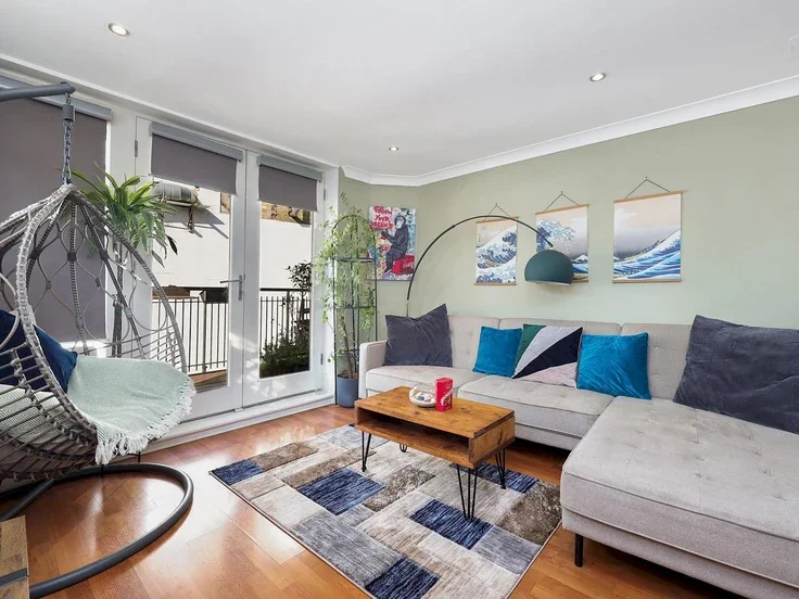 Flat Kingsland Road in Greater London