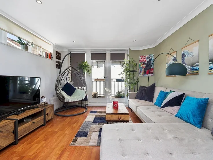 Flat Kingsland Road in Greater London