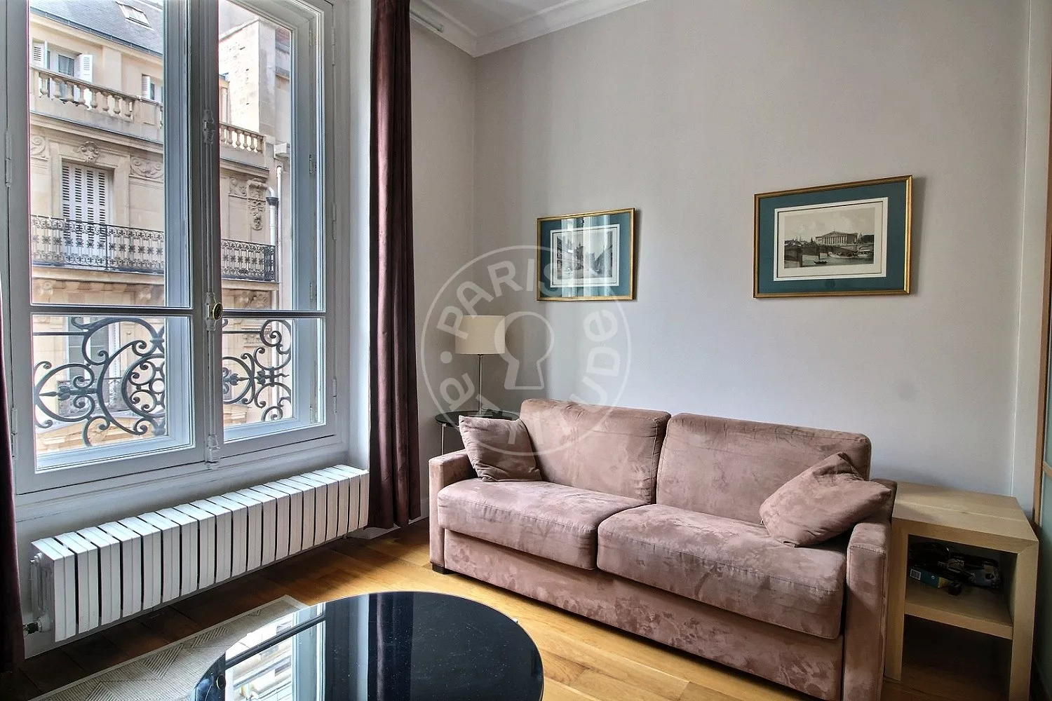 Flat Rue de Berri in Paris