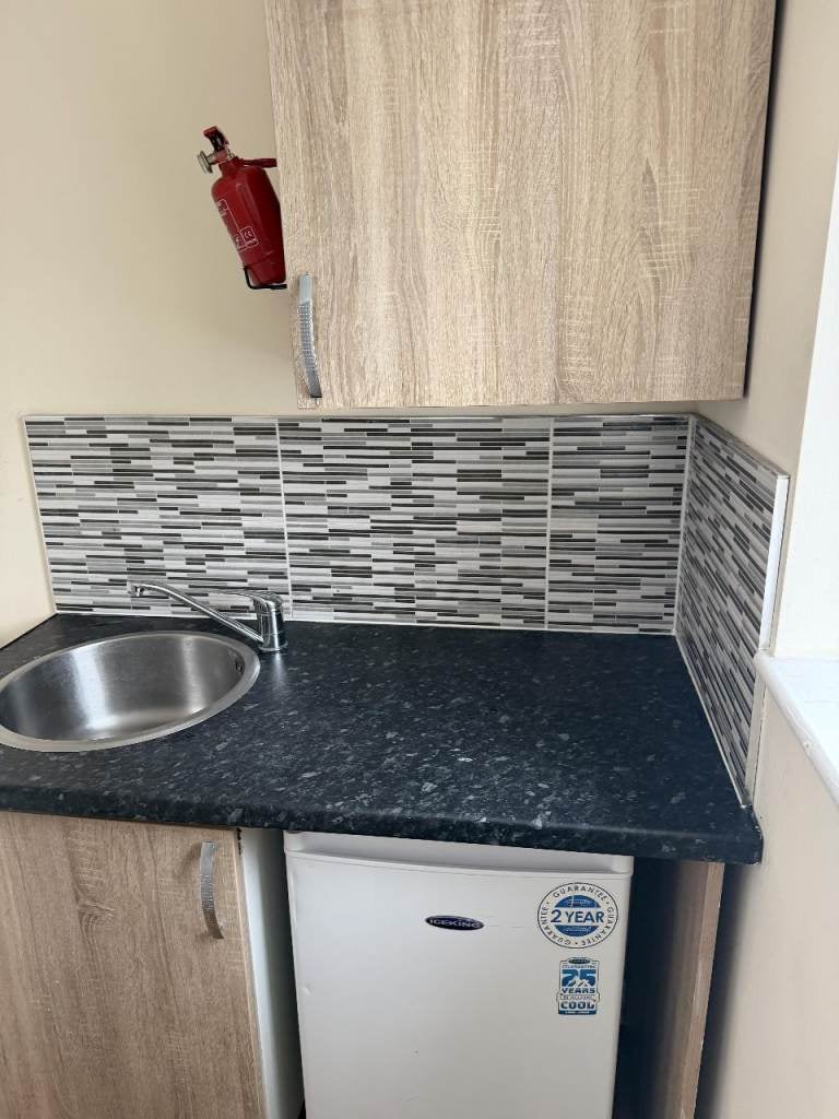 Room Coniston Avenue in Greater London