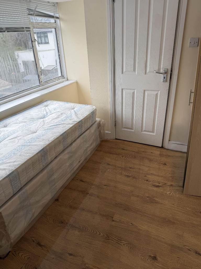 Room Coniston Avenue in Greater London