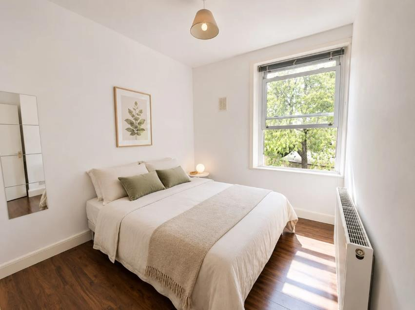 Flat Darlaston Road in Greater London