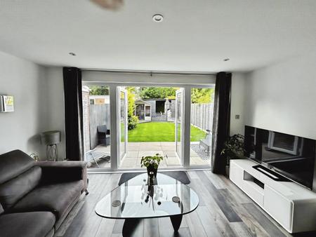 House Northview Road in Houghton Regis