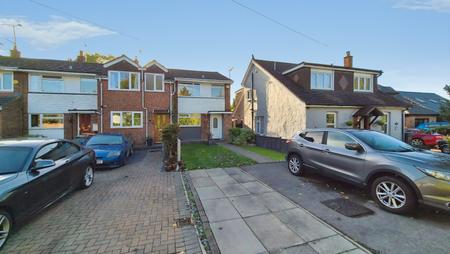 House Northview Road in Houghton Regis