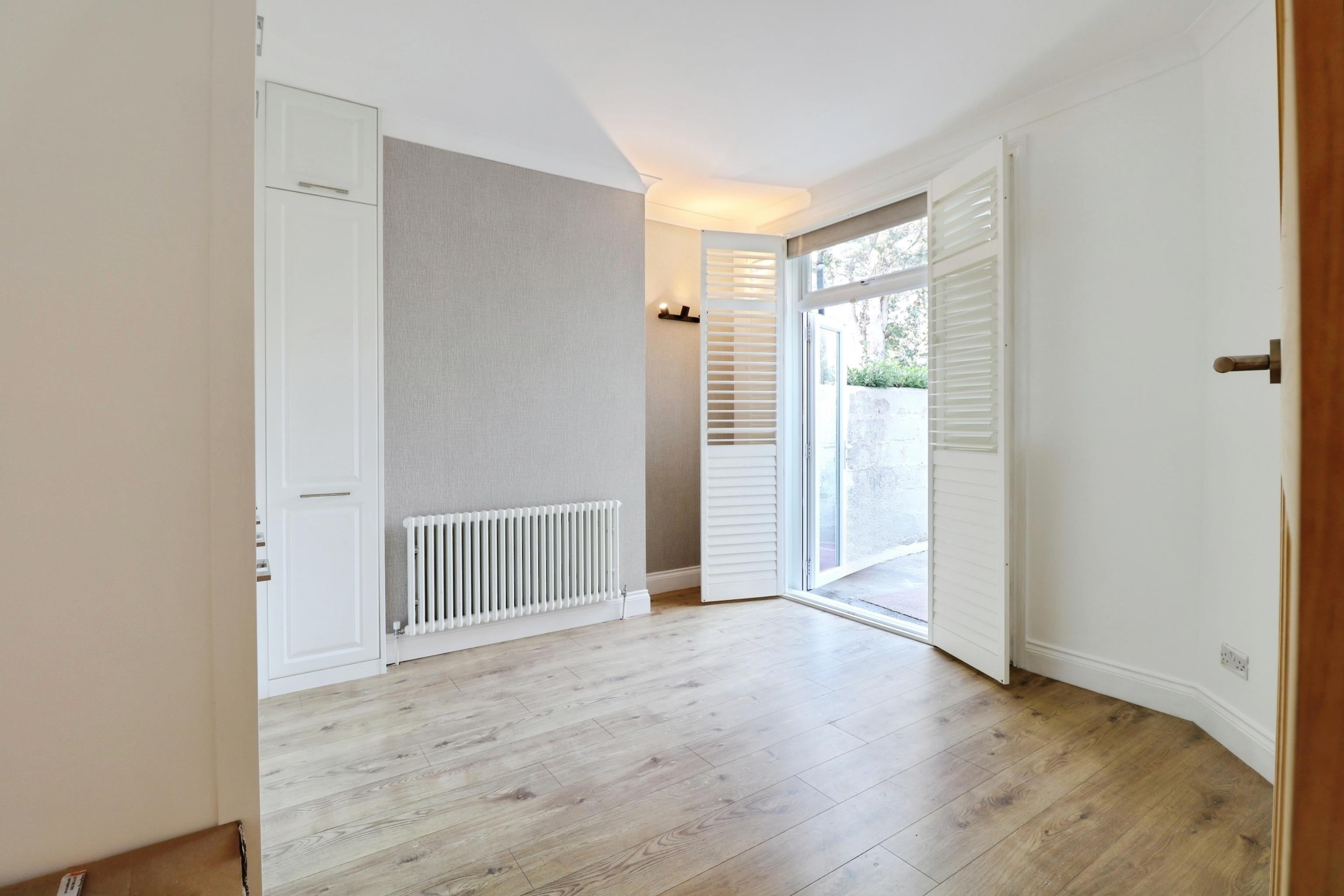 Flat Prince Avenue in Southend-on-Sea