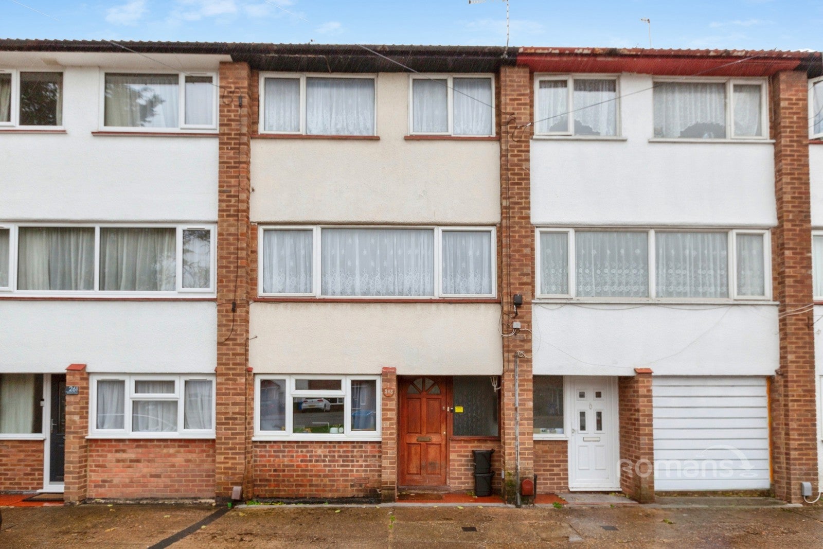 Flat Dedworth Road in Windsor