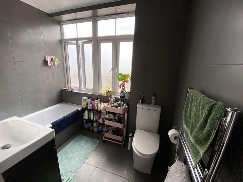 Room Francis Road in Greater London