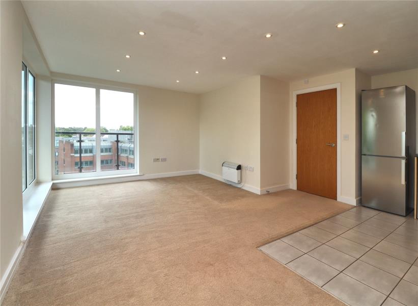 Flat Victoria Way in Woking