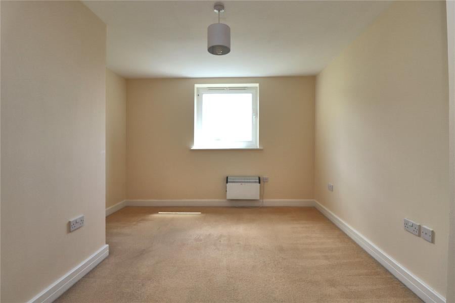Flat Victoria Way in Woking