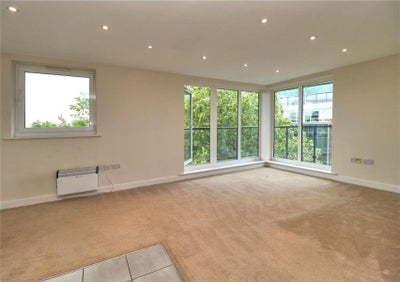 Flat Victoria Way in Woking