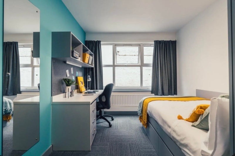 Room Millstone Lane in Leicester