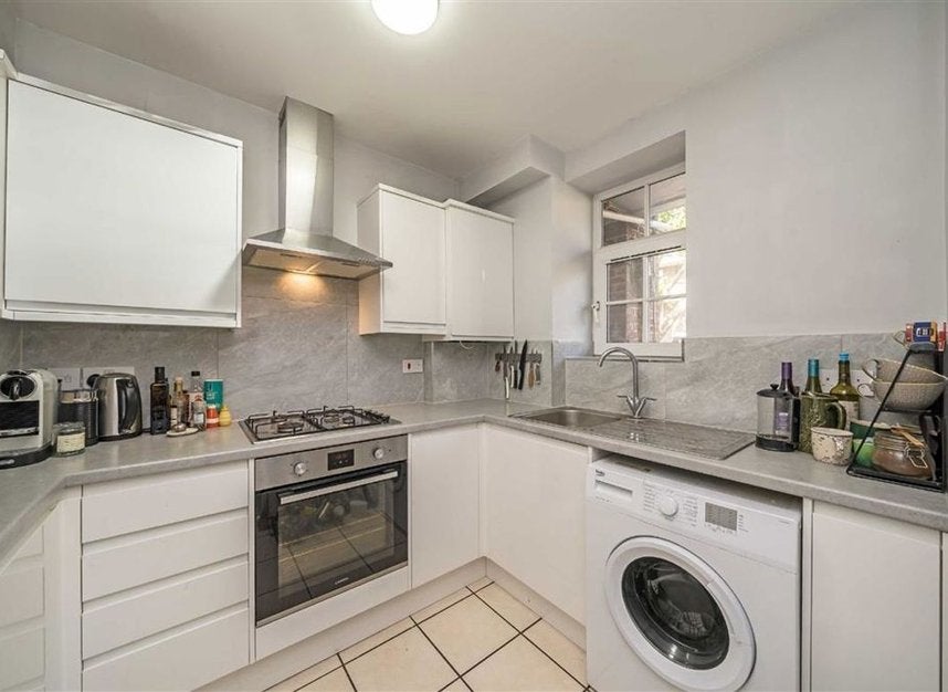 Flat Kennington Park Road in Greater London