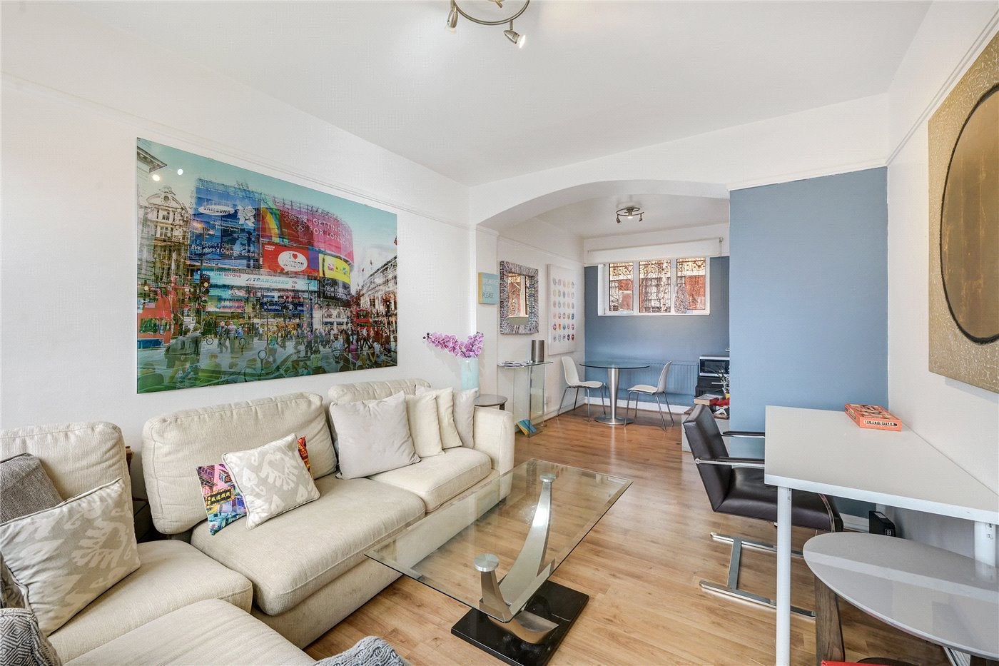 Flat Lucan Place in Greater London