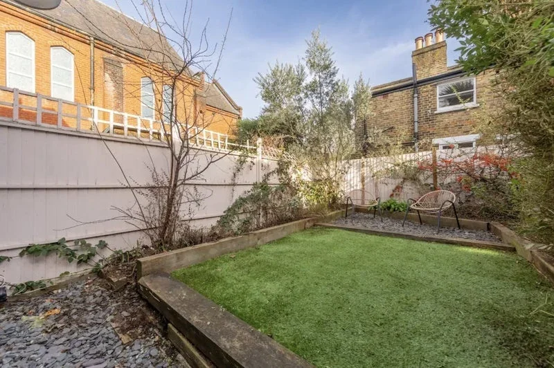 Flat Consort Road in Greater London