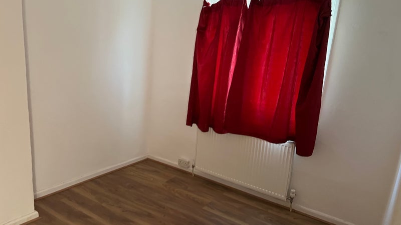 Room Flexmere Road in Greater London