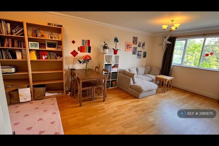 Flat Homesdale Road in Greater London