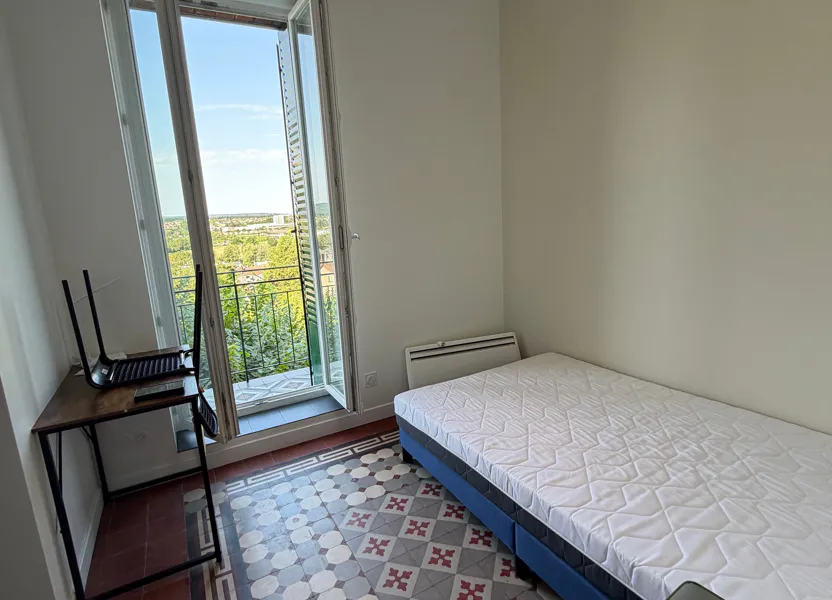 Chambre Rue du Général Gallieni à Triel-sur-Seine
