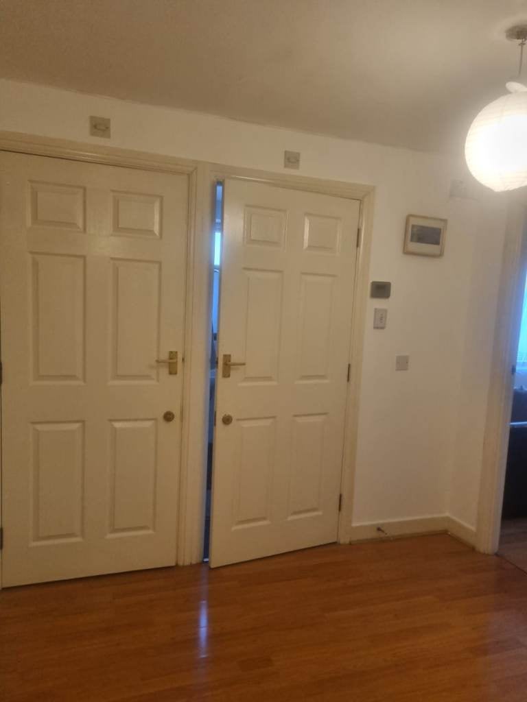 Flat Lawrence Avenue in Greater London