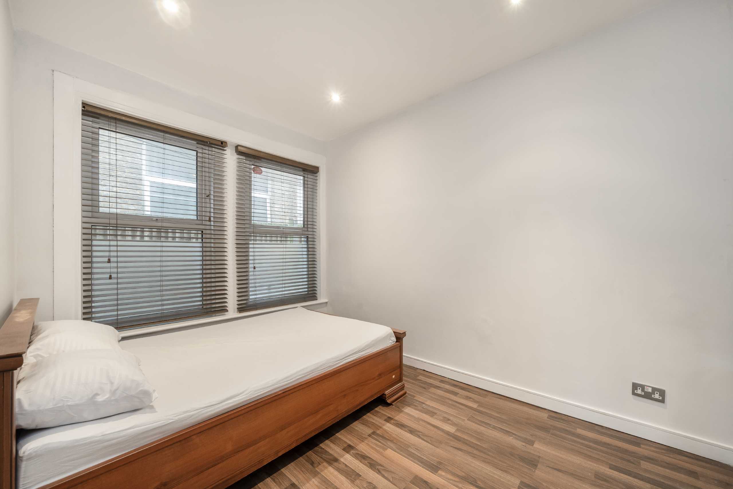Flat Staverton Road in Greater London