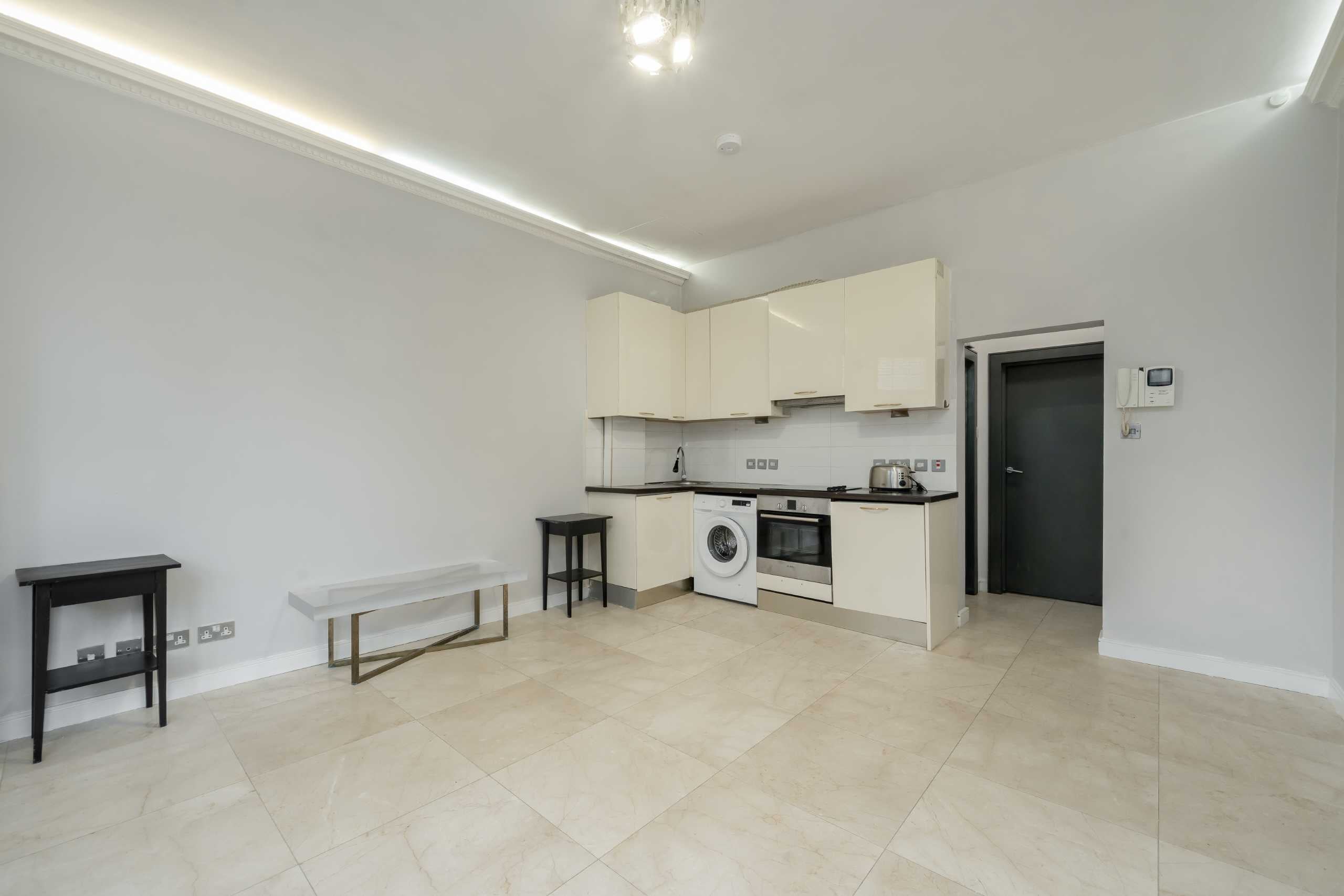 Flat Staverton Road in Greater London