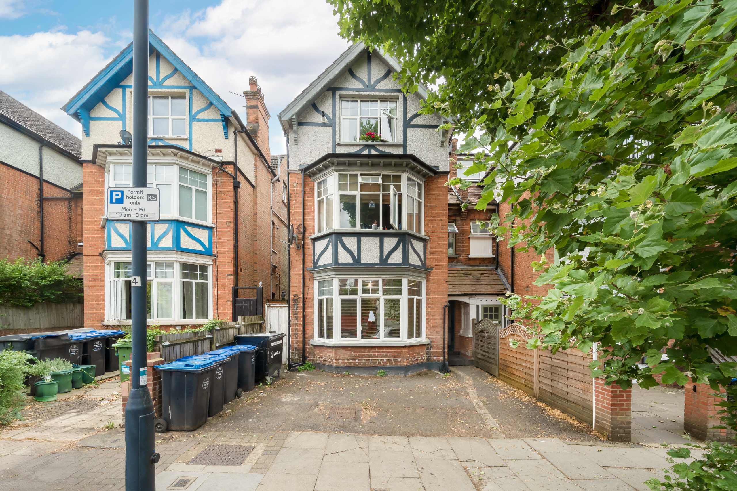 Flat Staverton Road in Greater London