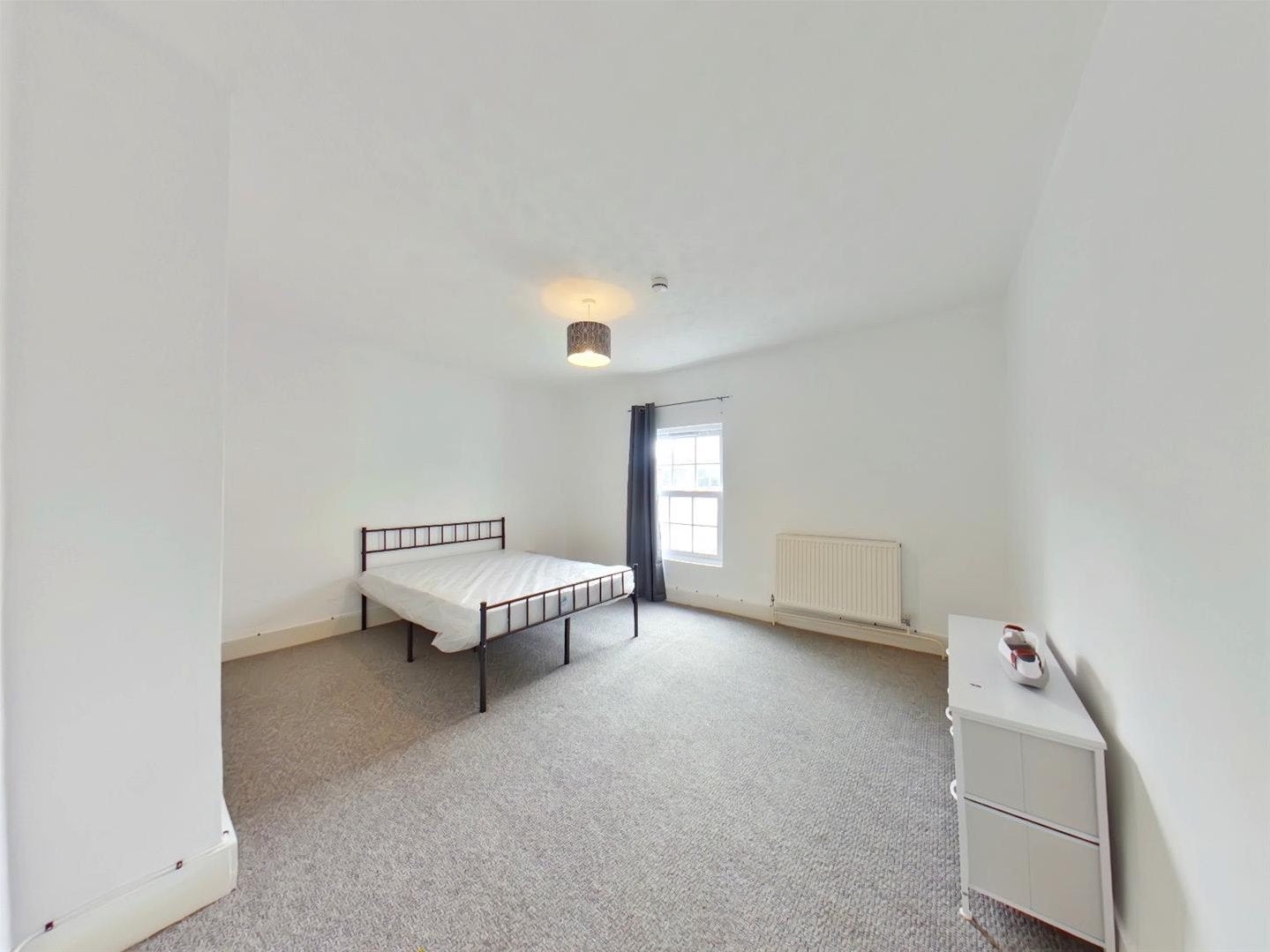 Room Mayfield Road in Gosport