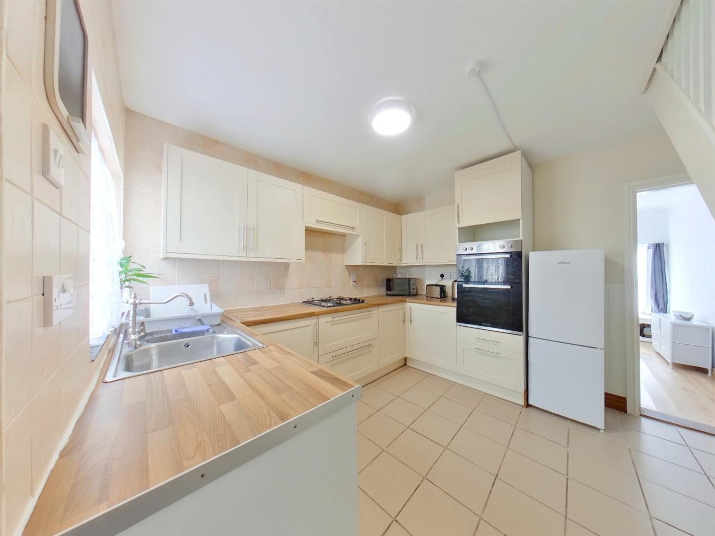 Room Mayfield Road in Gosport